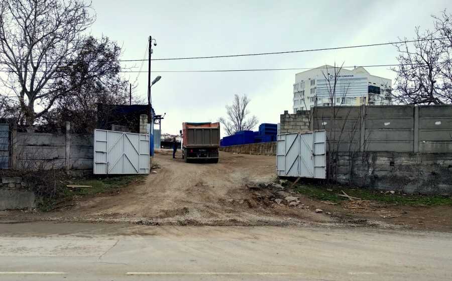 Ворота у Солдата и Матроса, за которыми якобы все произошло                    Фото: ForPost