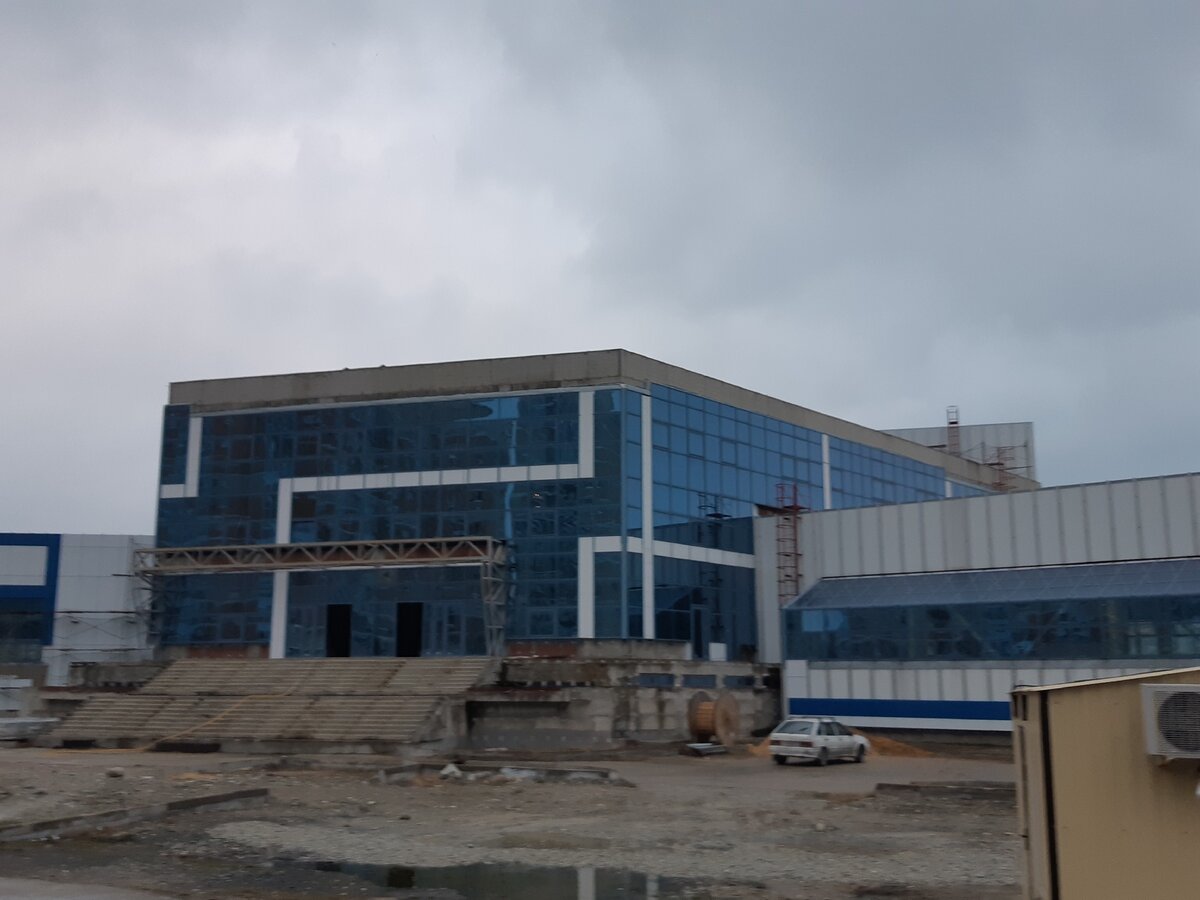 гулял рядом 12.01. и сделал фото через забор