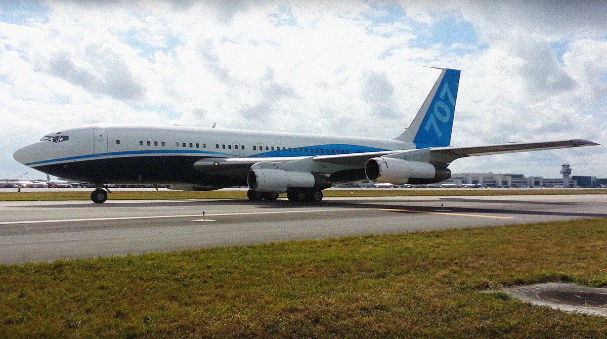 Boeing 707 с бортовым номером 9Q-CLK в аэропорту Майами, 2013 год.