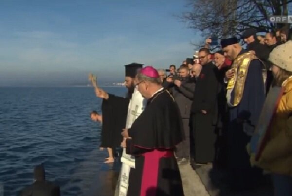 митрополит Австрийский Арсений молится с католиками