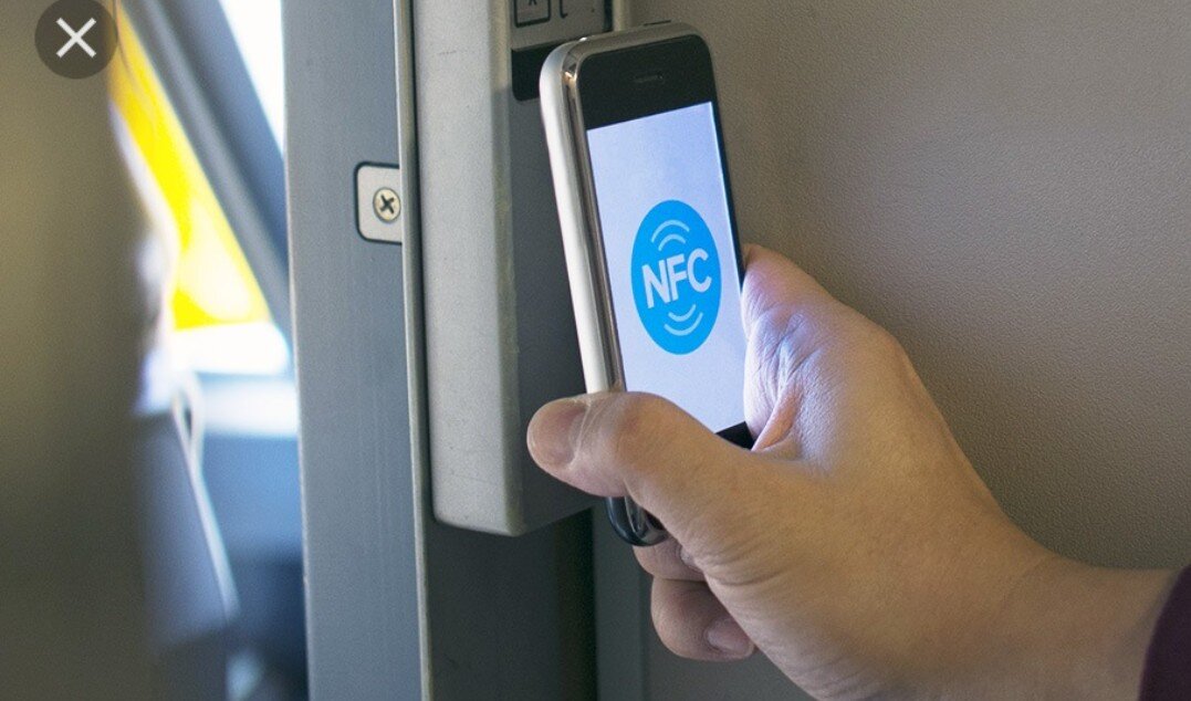 Nfc метка что это. NFC чип сканирование. NFC считывание метки. Бесконтактные метки NFC. Метка телефон.