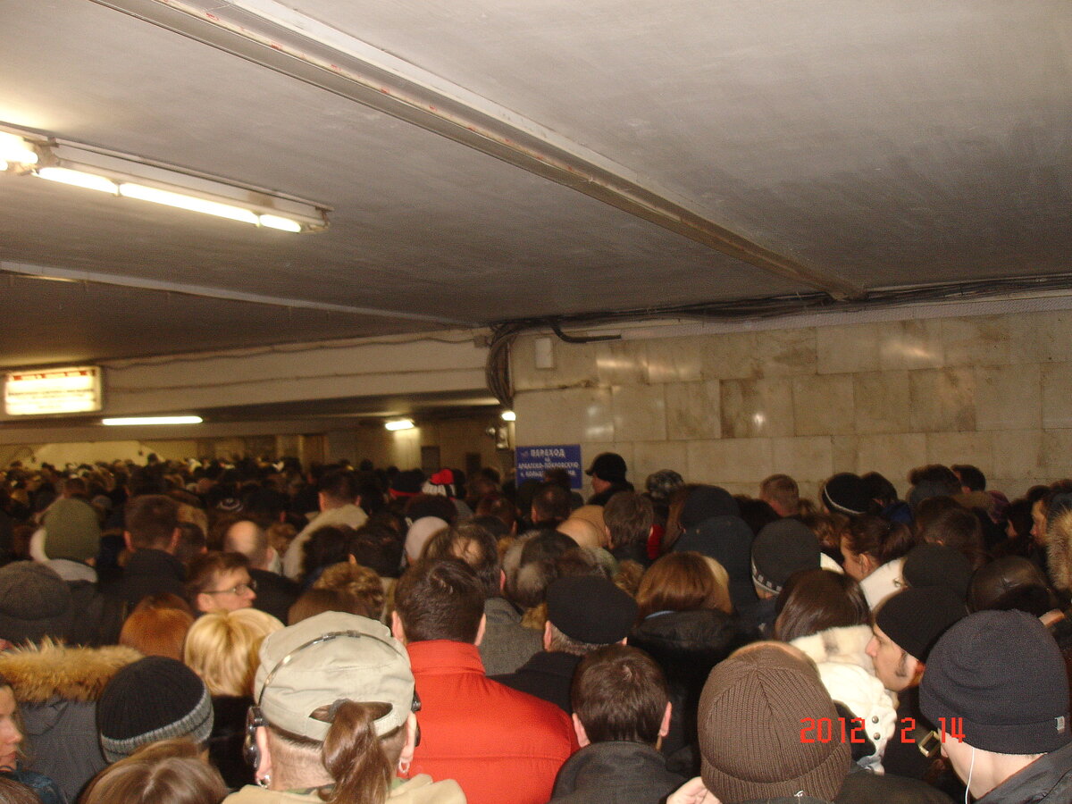 Москвичи в Метро