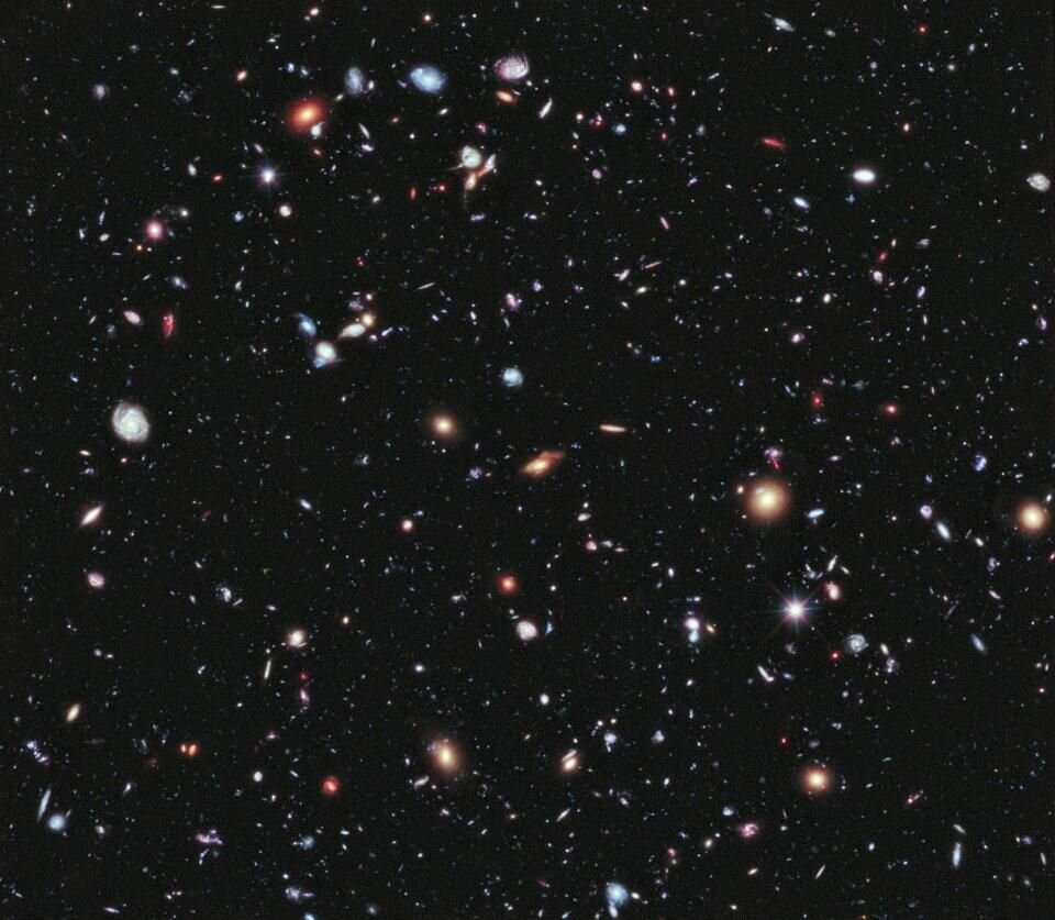  
Hubble Extreme Deep Field — наш самый детальный снимок Вселенной, демонстрирующий галактики, существовавшие в период, когда возраст Вселенной составлял 3-4% от нынешнего. То, что мы смогли увидеть так много, просто достаточно долго изучая казавшийся чёрным участок неба, тоже стало невероятным сюрпризом – но в список он не попал
