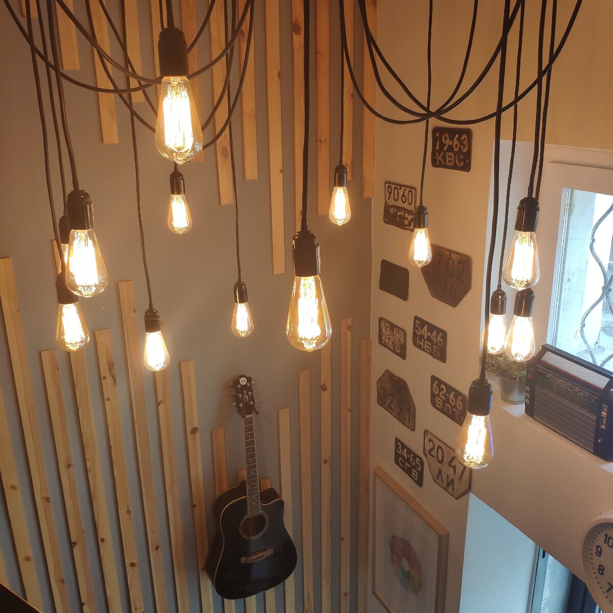 Интерьер в кофейне Old Grinder