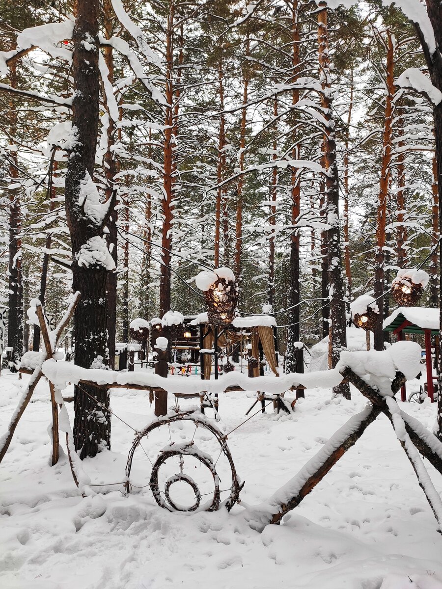 Этнопарк Территория Сибири - играет красивая музыка северных народов, и вообще хорошая локация в парке