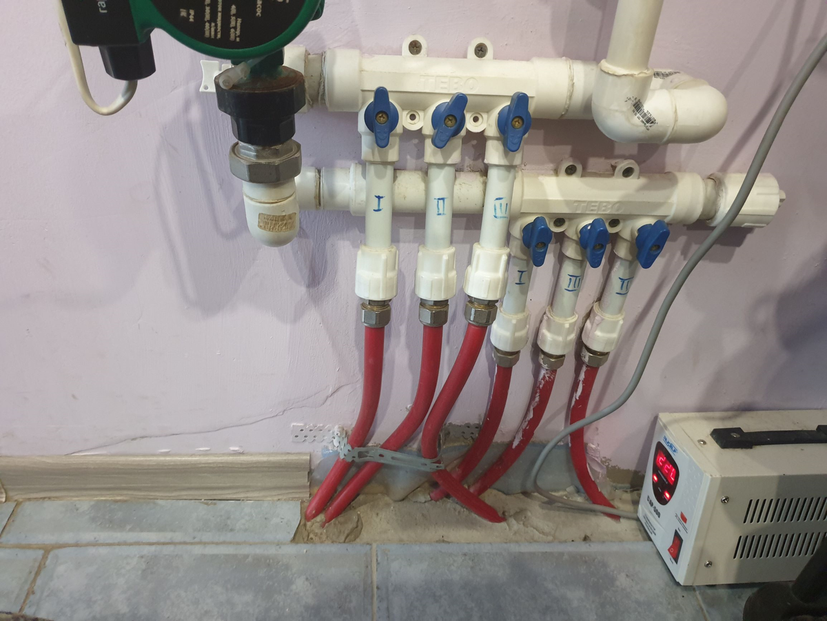 Верхний коллектор обратка, нижний подача.