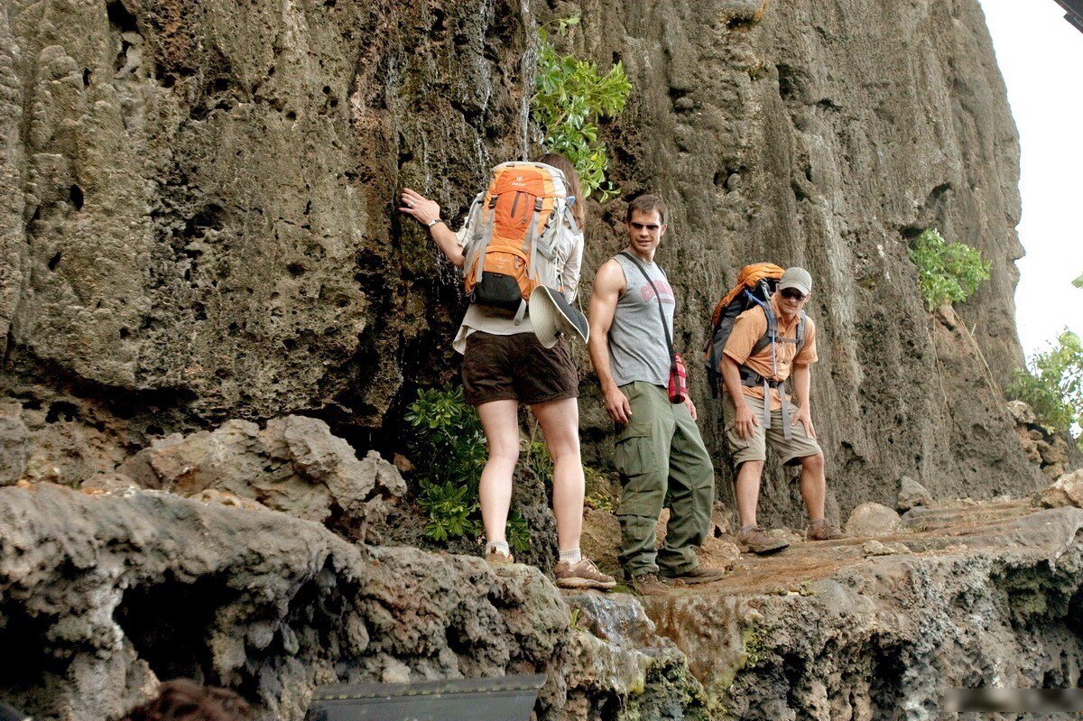 - Держись, родная! Я еще не готов становиться вдовцом! (Да и не по сценарию как-то...)