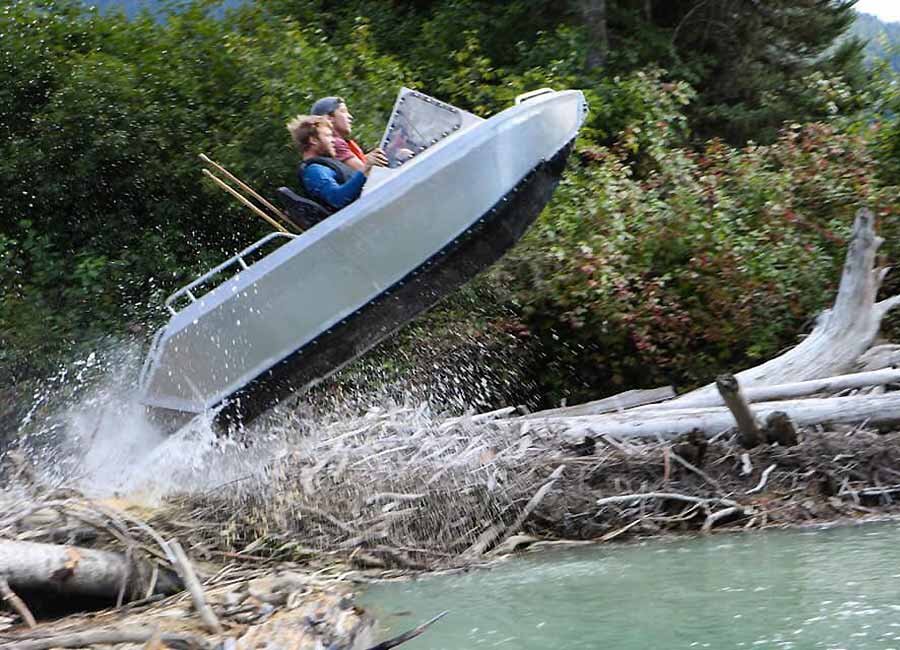Канадская компания Jetstream Boats предлагает своим клиентам комплекты для изготовления лодки под водомет длиной 3,05 и шириной 1,52 м своими руками.