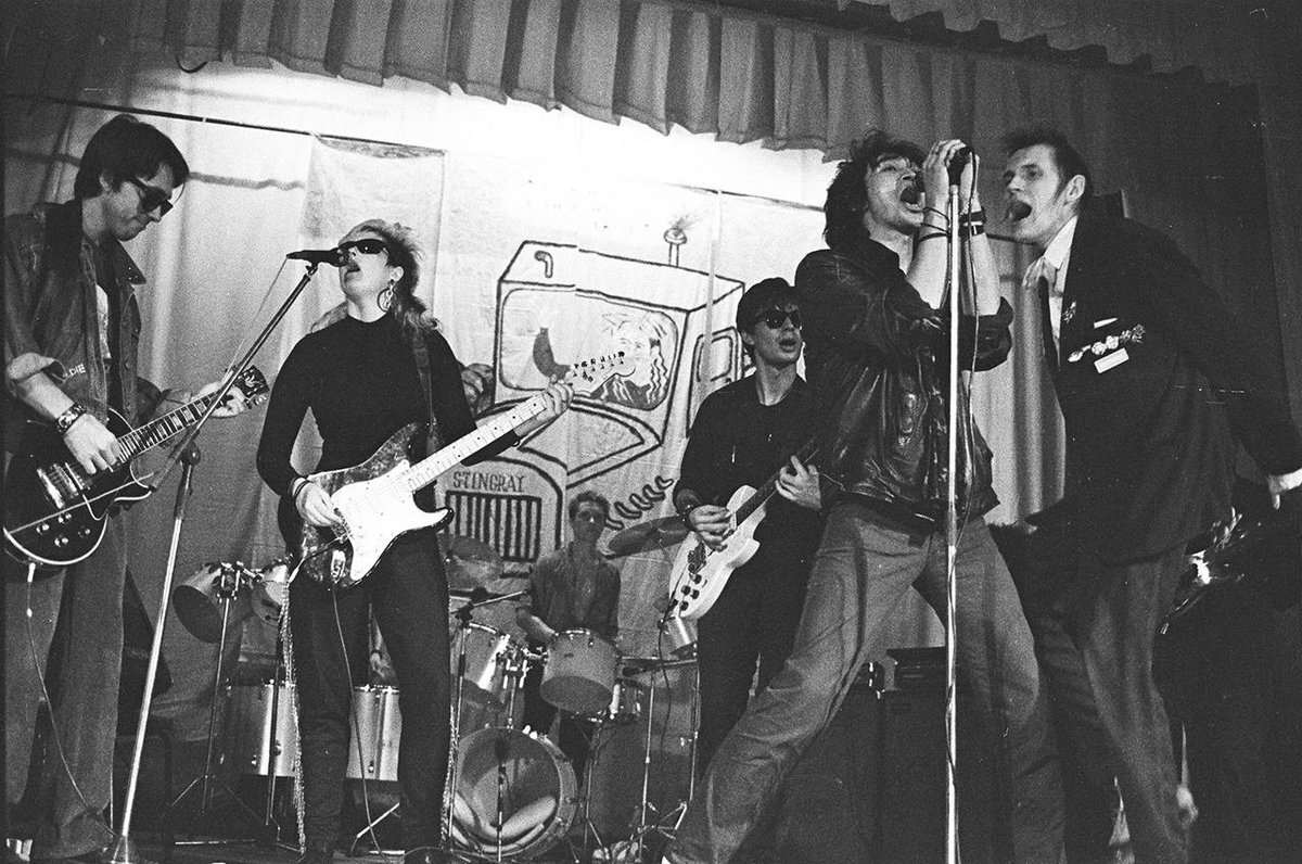 концерт в рок-клубе, источник фото - http://twitter-com.aurebeshtranslator.net/xenya_p