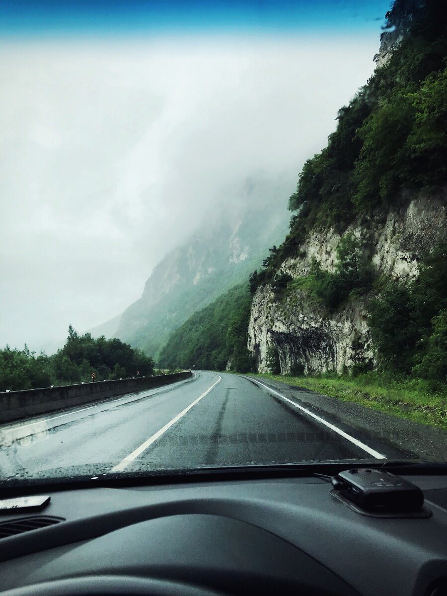 И как тут смотреть за дорогой?)