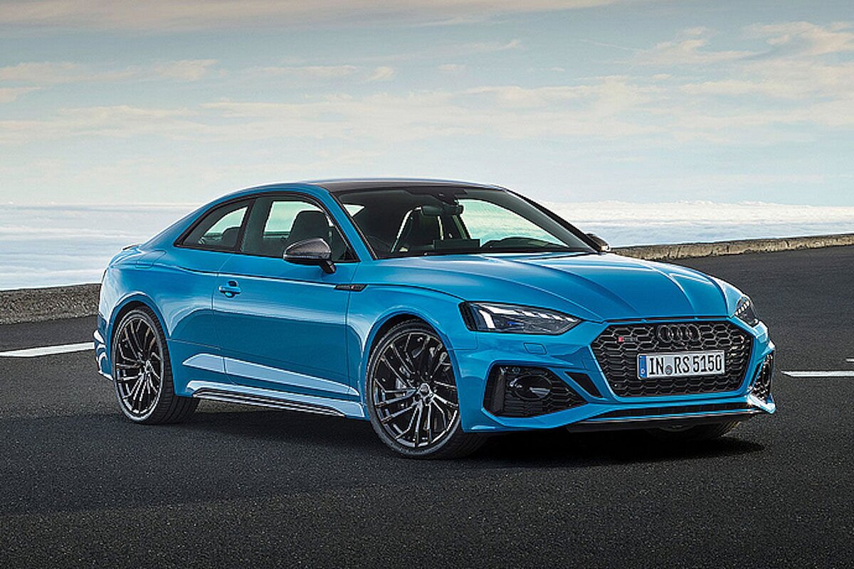 Ауди как всегда в Женеве имела бы самый жаркий стенд. На фото Audi RS 5