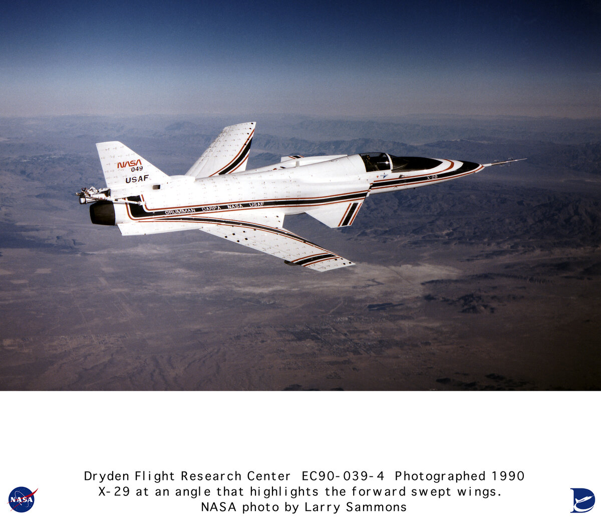 Вот он, настоящий X-29. Источник – https://www.dfrc.nasa.gov/Gallery/Photo/X-29/Large/EC90-039-4.jpg
