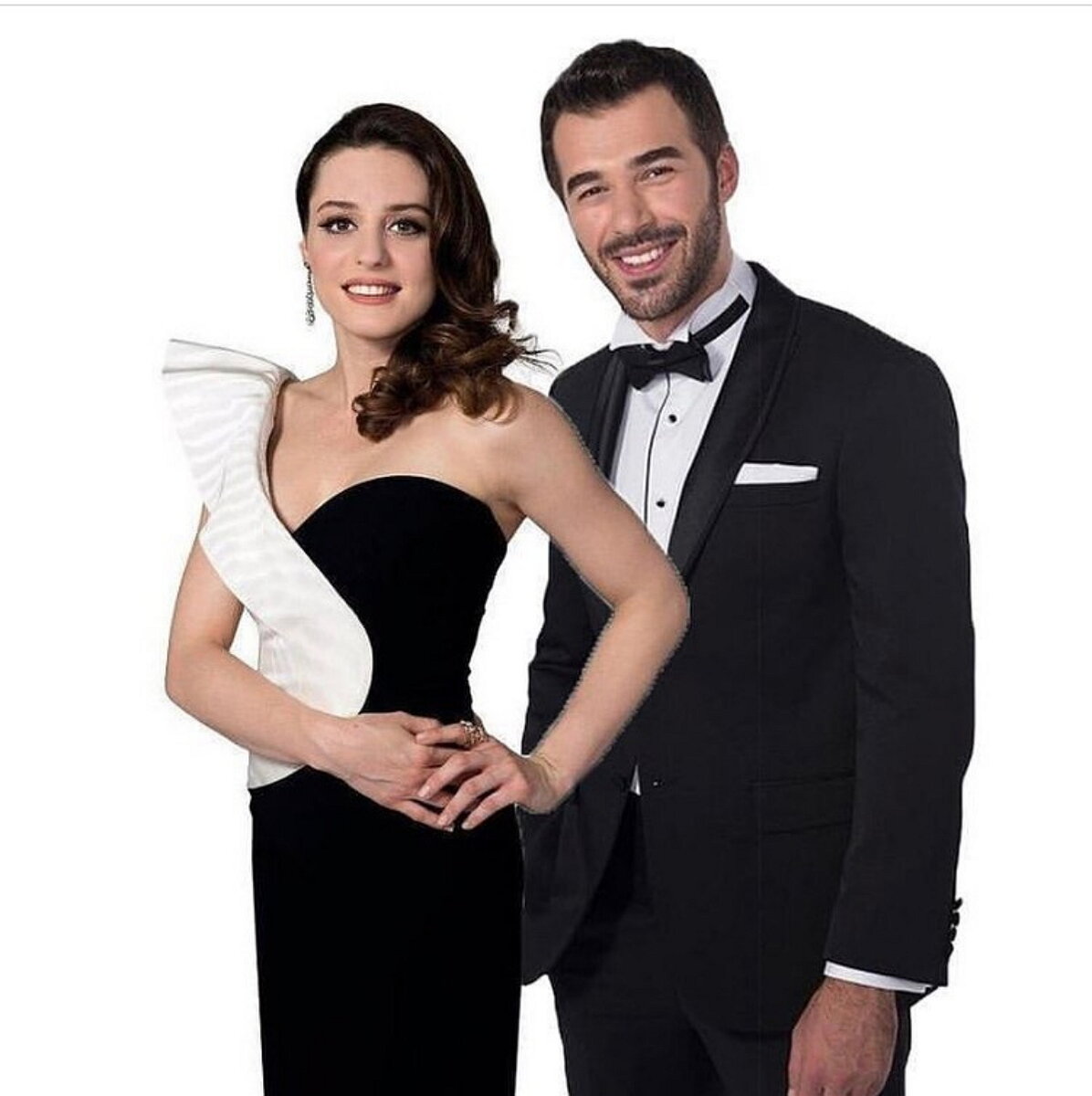 Назлы и Озан в сериале  «Что ни сделает влюбленный» / источник фото: Инстаграм  Ферихи Эджем Чалык