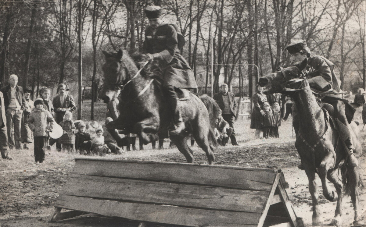 Те самые скачки. Фото из семейного архива.