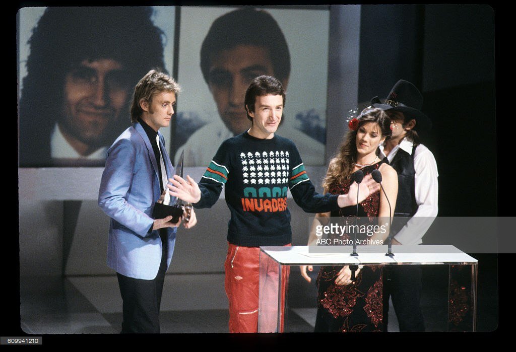 Роджер Тейлор и Джон Дикон на премии American Music Award 1981 года