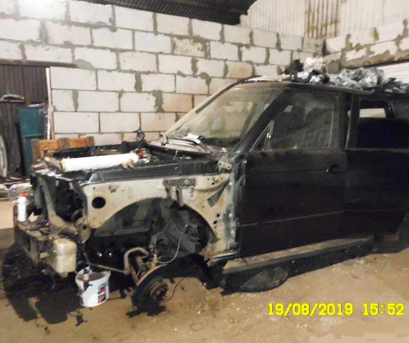 Угнанный и разобранный Land Rover