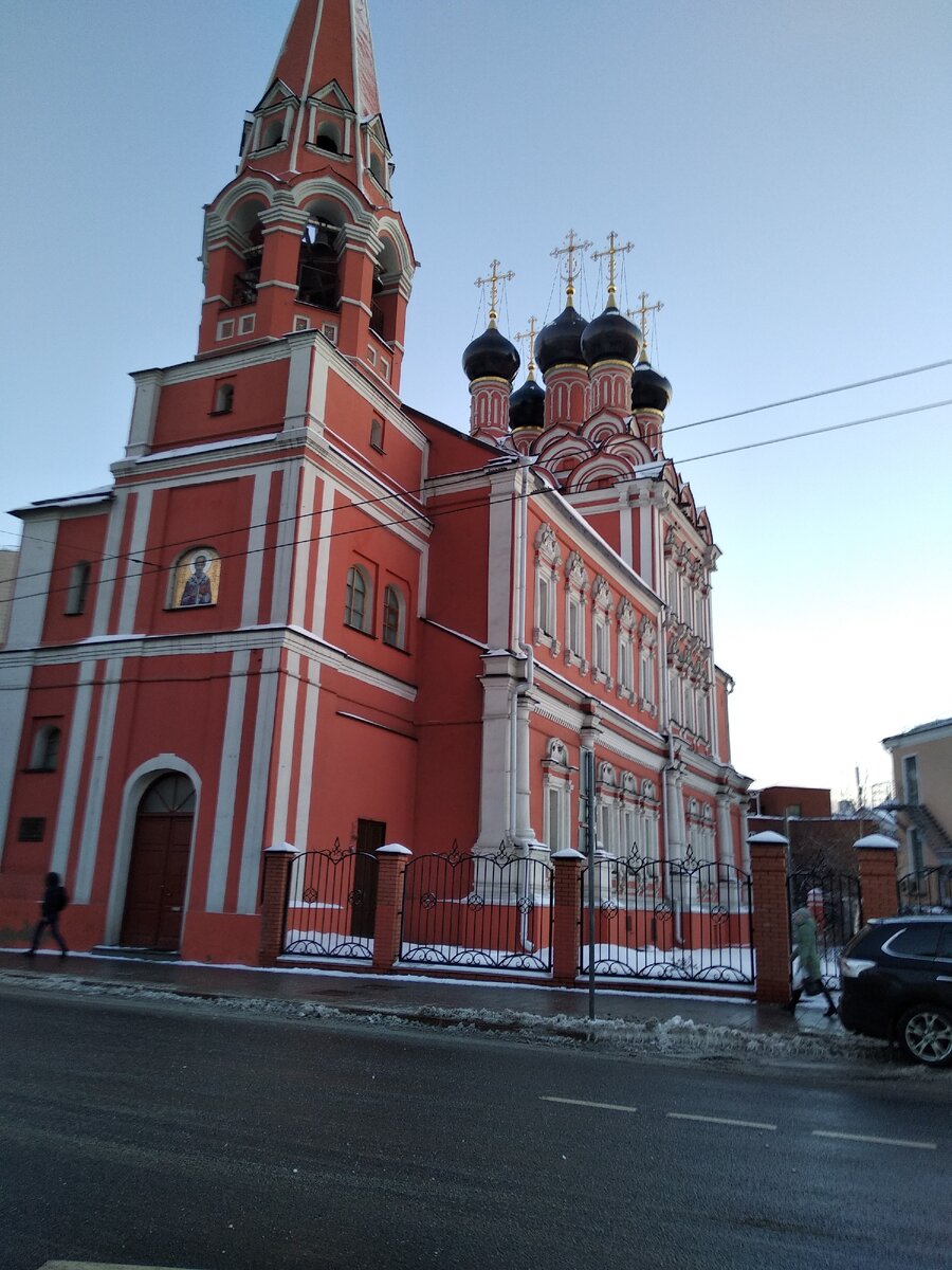 На подходе к храму