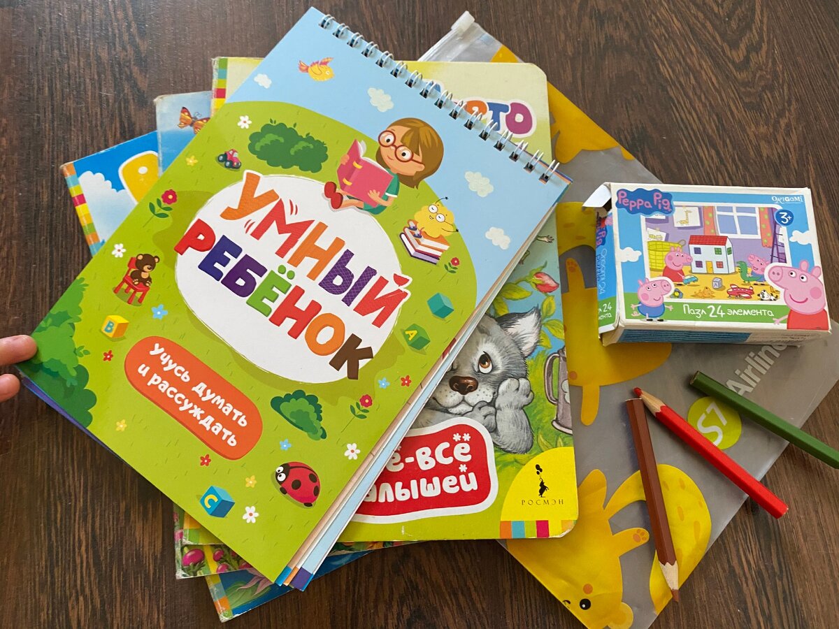 Такой набор у нас был, когда мы летели в прошлый раз. Листайте галерею