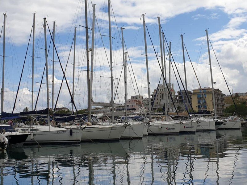 Причал Черноморской яхтенной школы в марине Стрелецкой бухты Севастополя