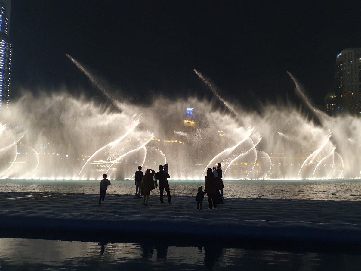 Поющий фонтан у Бурдж-Халифа