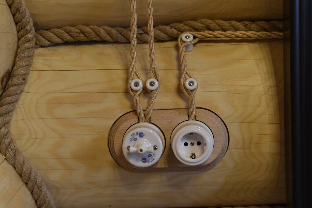 Рисунок 2. Проводка в стиле ретро