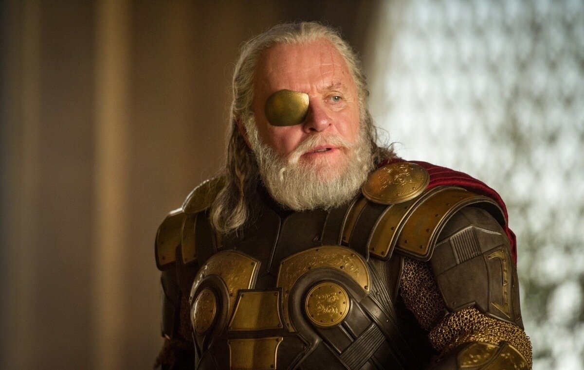 В роли Одина - отца Тора