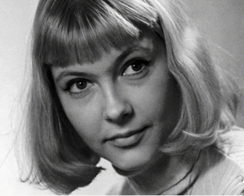 Один из самых любимых советских школьных фильмов "Большая перемена" был снят режиссером Алексеем Кореневым в 1972 году на киностудии "Мосфильм".-12