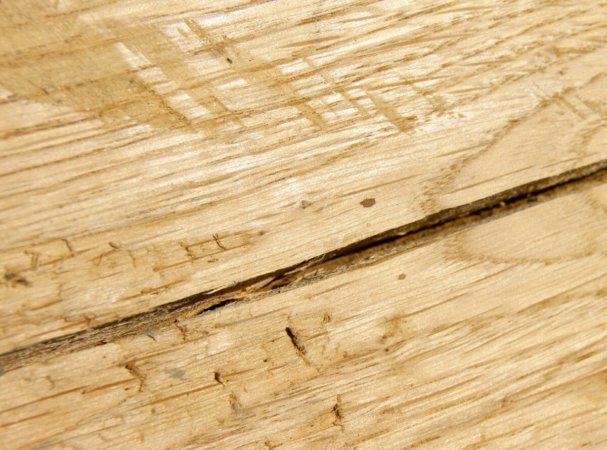 Трещина в доске