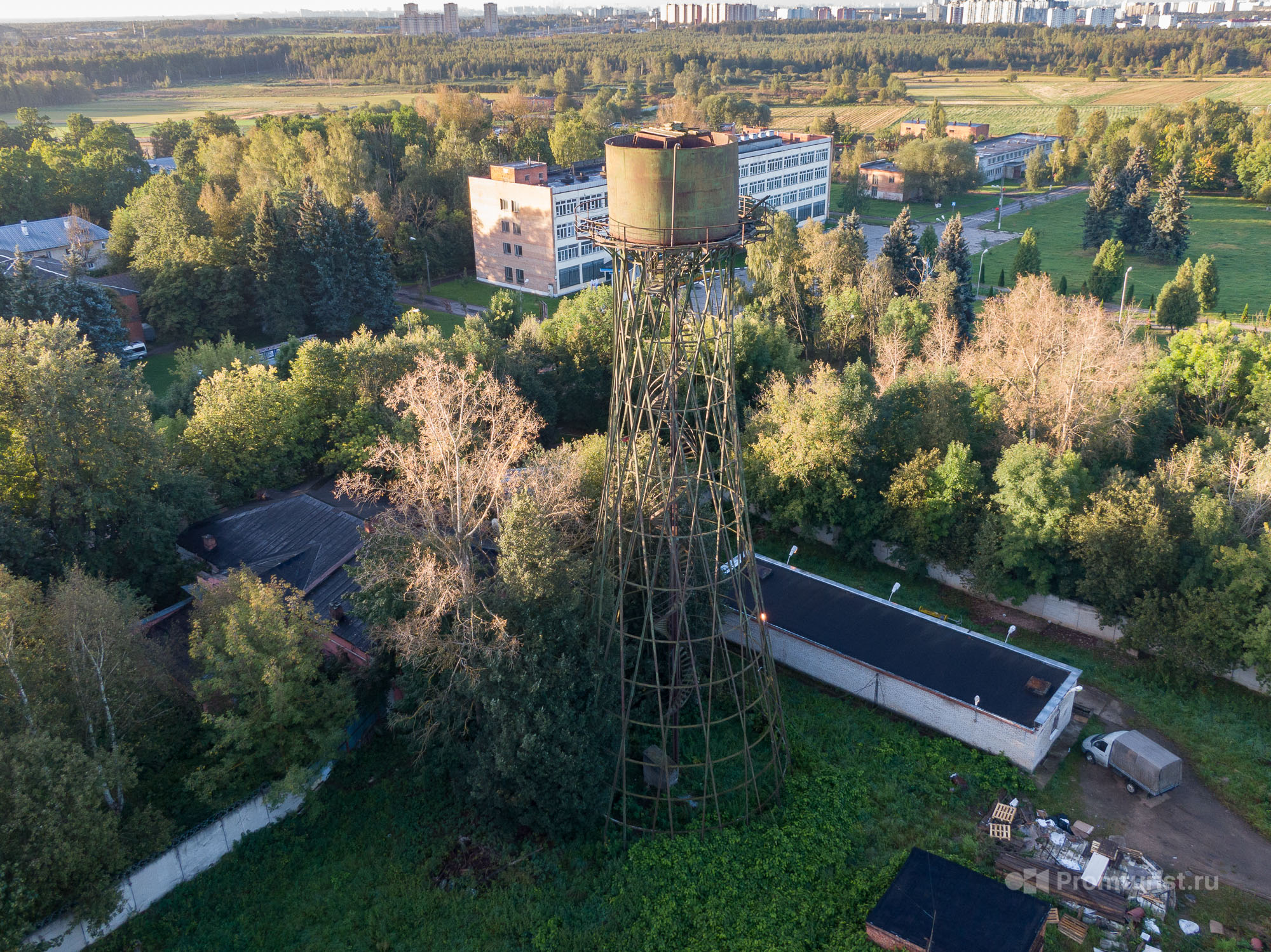Нашёл самолёт АН-2 на детской площадке (для игр) и башню Шухова (есть координаты) ???8
