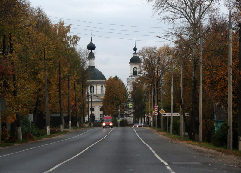 Поселок между