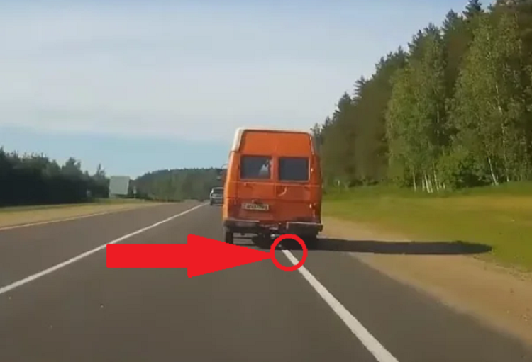 можно ли пересекать сплошную на обочине. сплошная линия на обочине. можно ли пересекать сплошную на обочине. 2 пдд. сплошная разметка на обочине.