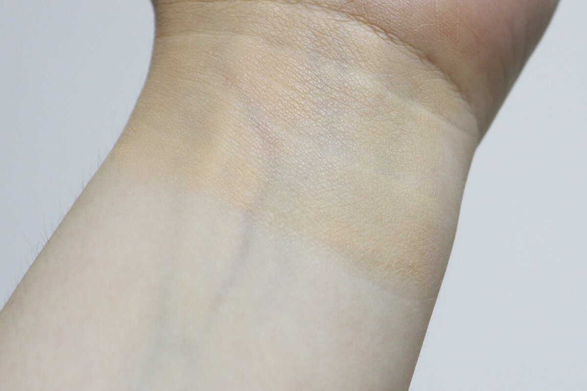  MUFE Ultra HD Perfector полупрозрачный на коже