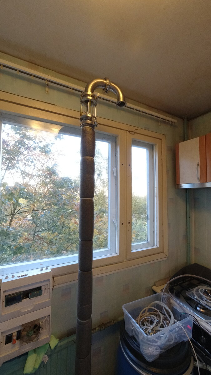 Диоптр, поворот на 90 градусов с узлом подачи браги, поворот с гильзой температурного датчика. Личное фото.