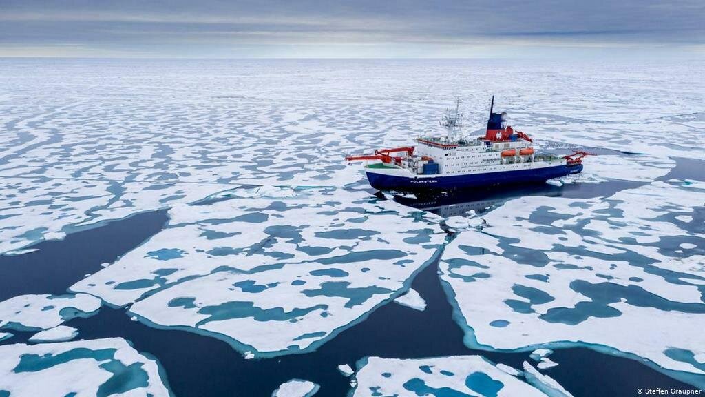 источник: https://amp.dw.com/en/german-research-vessel-to-return-from-dying-arctic/a-55238214?