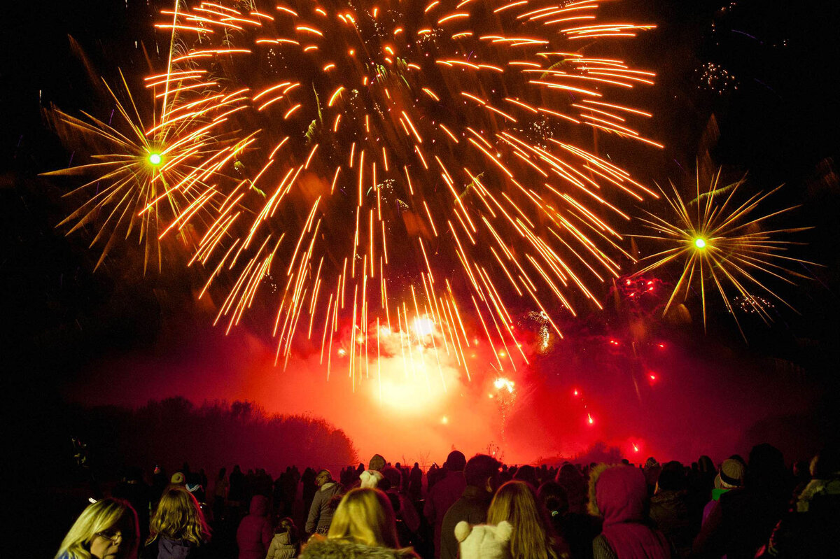 5 ноября в британии. Guy Fawkes Night. Guy Fawkes Day Bonfire. Bonfire Night. Guy Fawkes Day праздник.