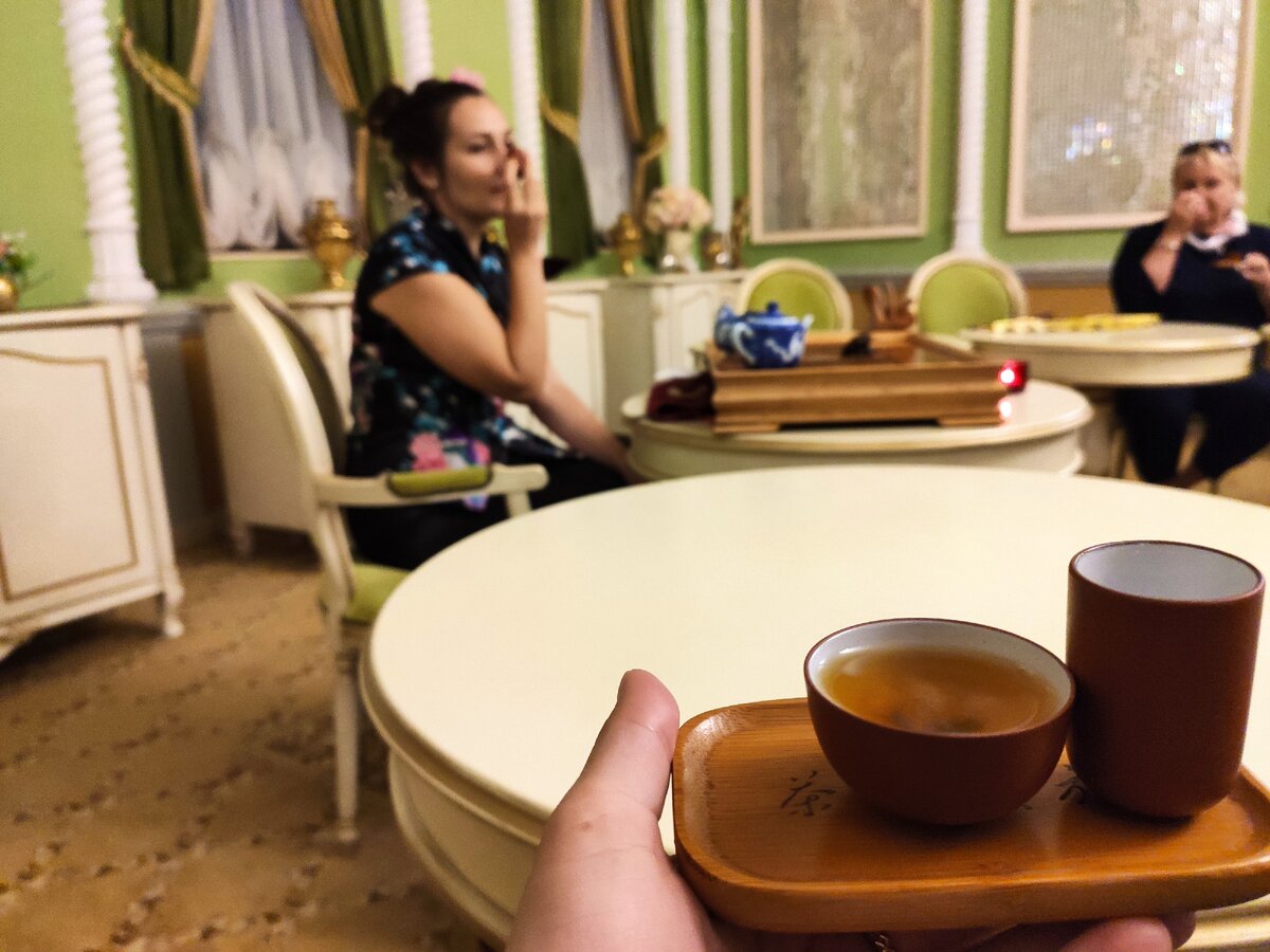 Тем более на туристах в Кисловодске, которых всегда много