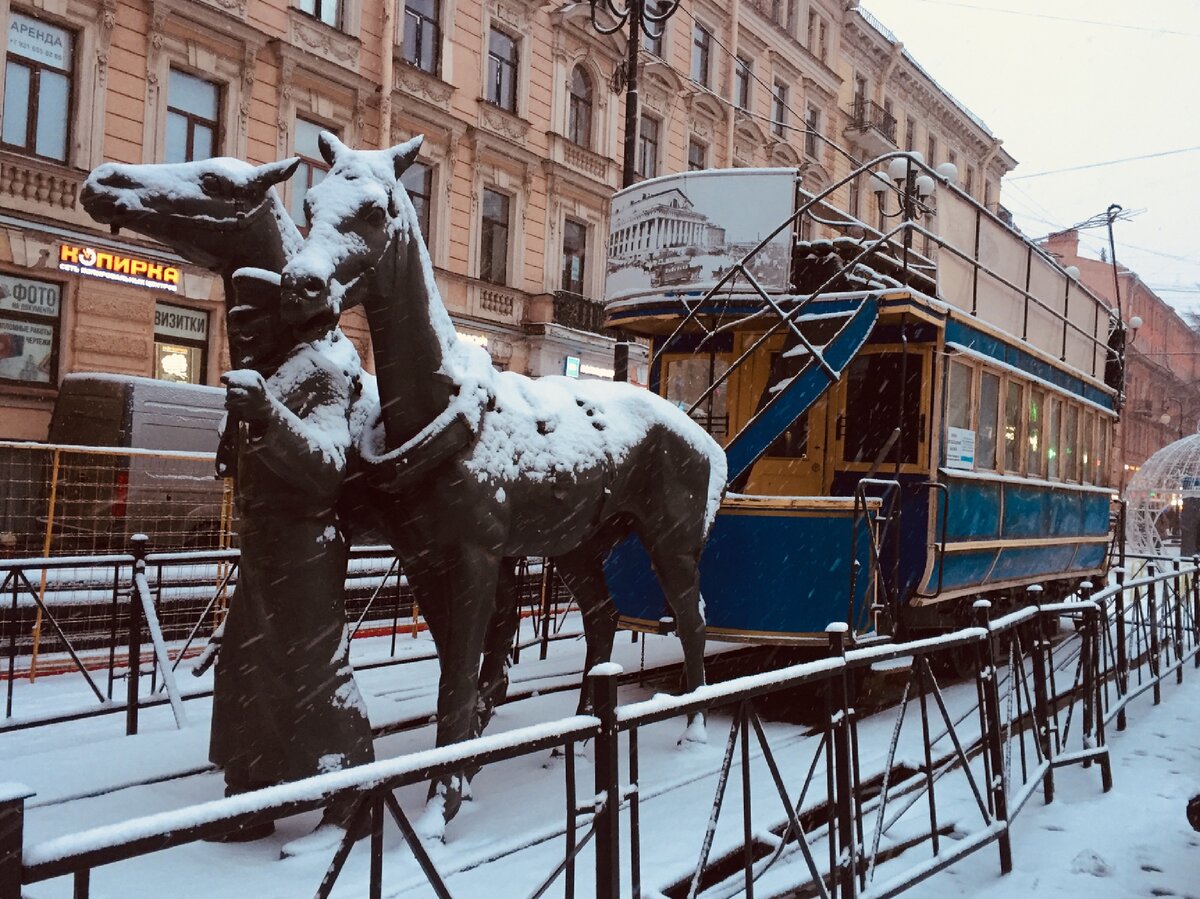 Памятник «Конка» на Васильевском острове.