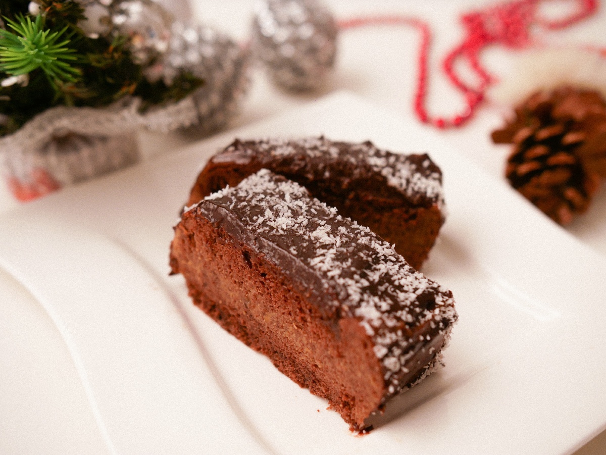  Если вы думаете, что выпечка это не для вас, то вы глубоко ошибаетесь, попробуйте приготовить вот такой простой рулет, который подойдет для любого праздничного повода!  Откроете для себя новый мир кулинарии! 
