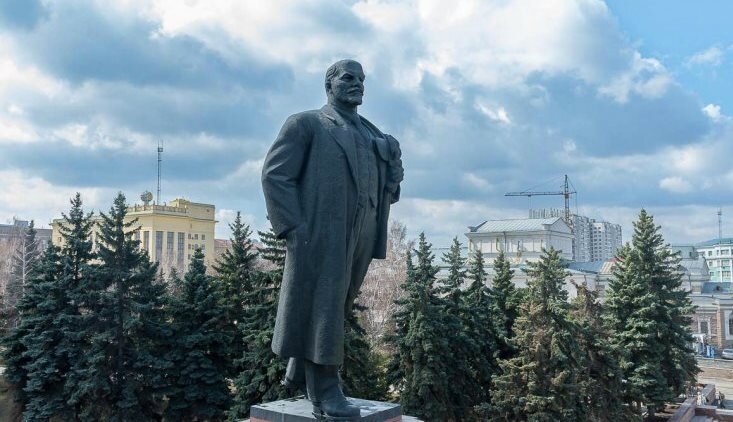 Памятник В.И. Ленину в Челябинске 