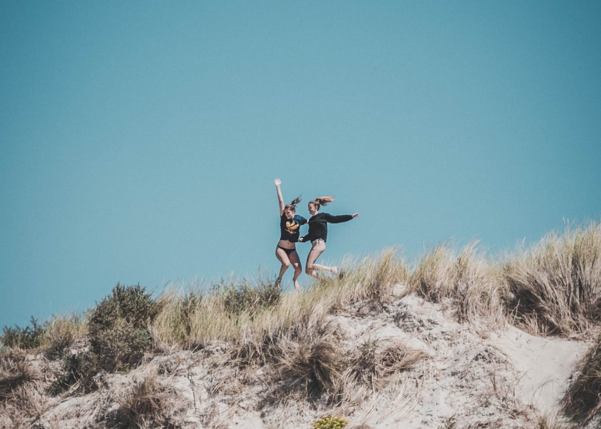 Позитивное общение приносит радость!  Фотосток  LOON, обработано в Канва.