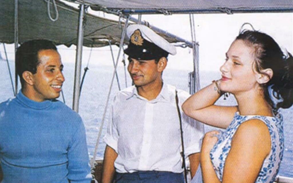 говорят, что именно на этой яхте в Стамбуле они и решили пожениться