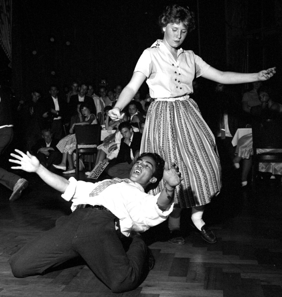 Рокенрол видео. Рок-н-ролл (танец). Танцы 60-х годов. Стиляги танец. Танцы 50-х.