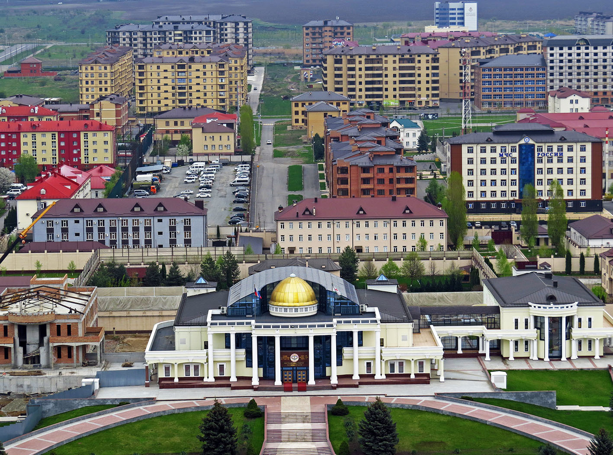 Столица Ингушетии Магас. Городской округ город Магас. Магас 2000 год. Мэрия Магас.