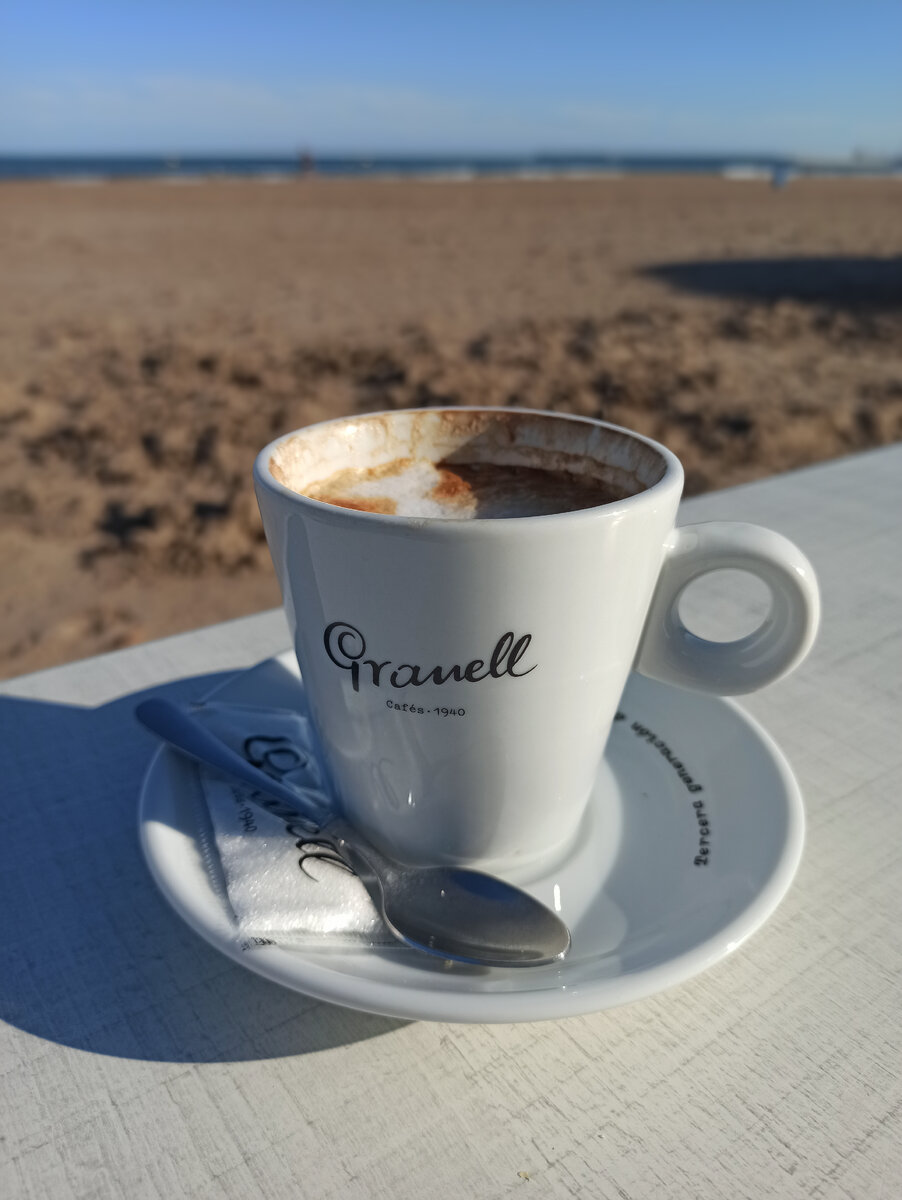 Café con leche. Только войдешь во вкус - а кофе уже нет:(