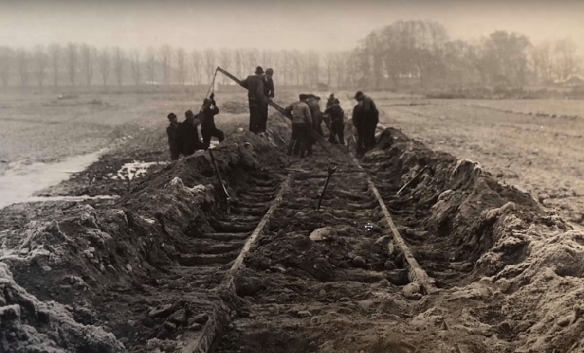 Транссибирскую магистраль откапывали. Транссиб откапывали. Транссибирская магистраль 19 век. Транссибирская железная дорога 19 век.