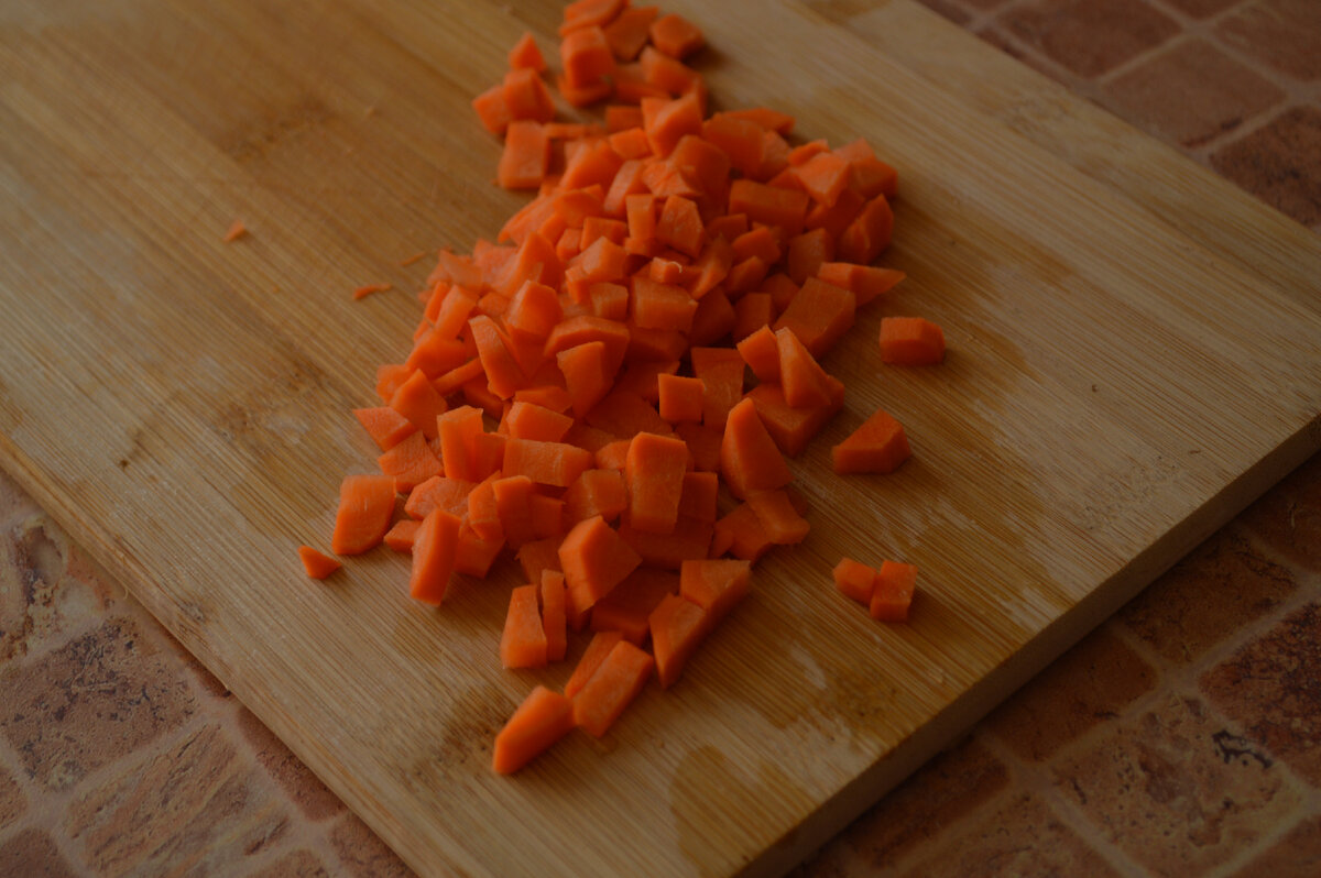 Нарезанная морковь