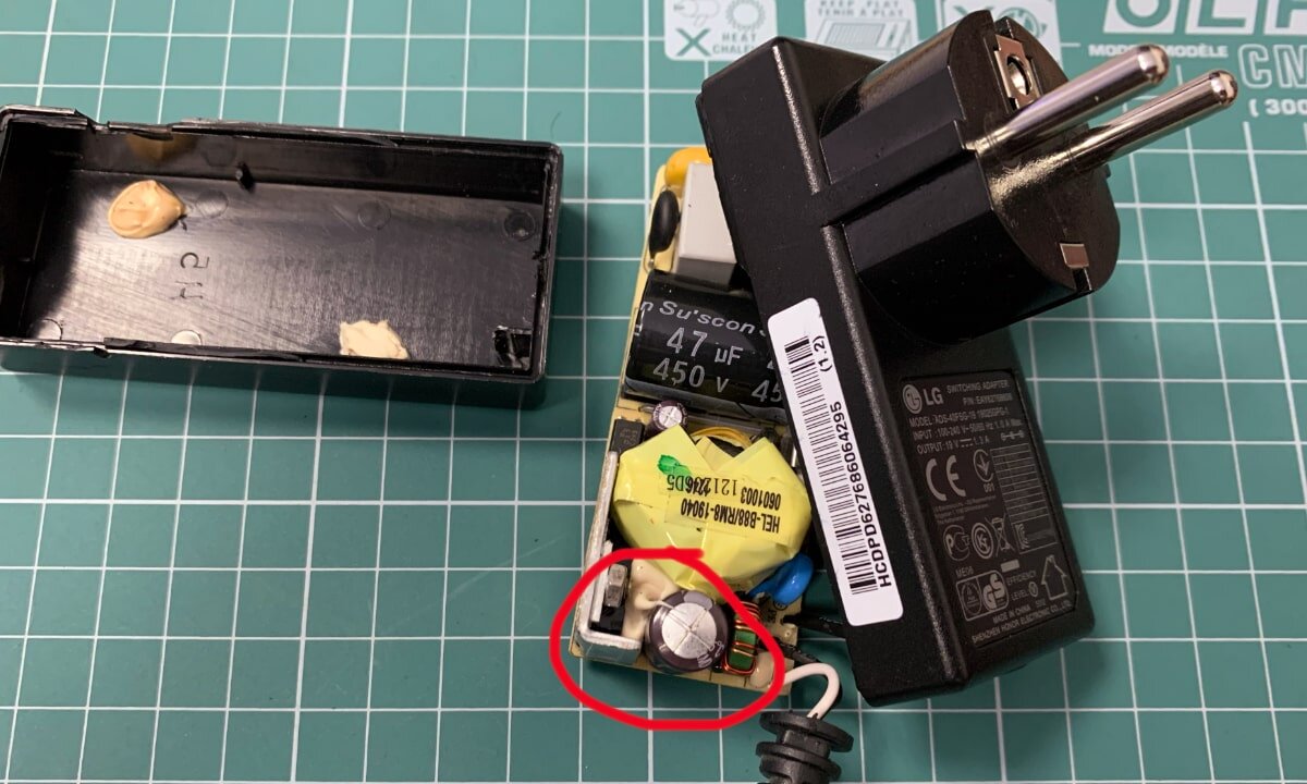 Вздутый электролитический конденсатор в блоке питания