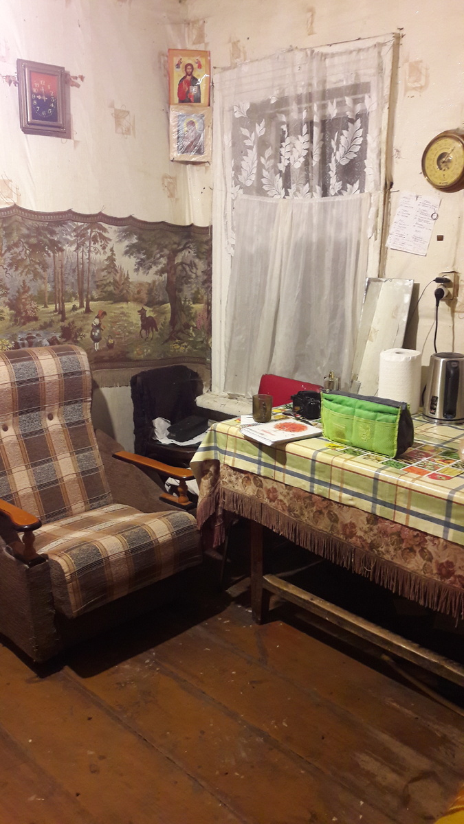 Кресло встало очень удобно к столу