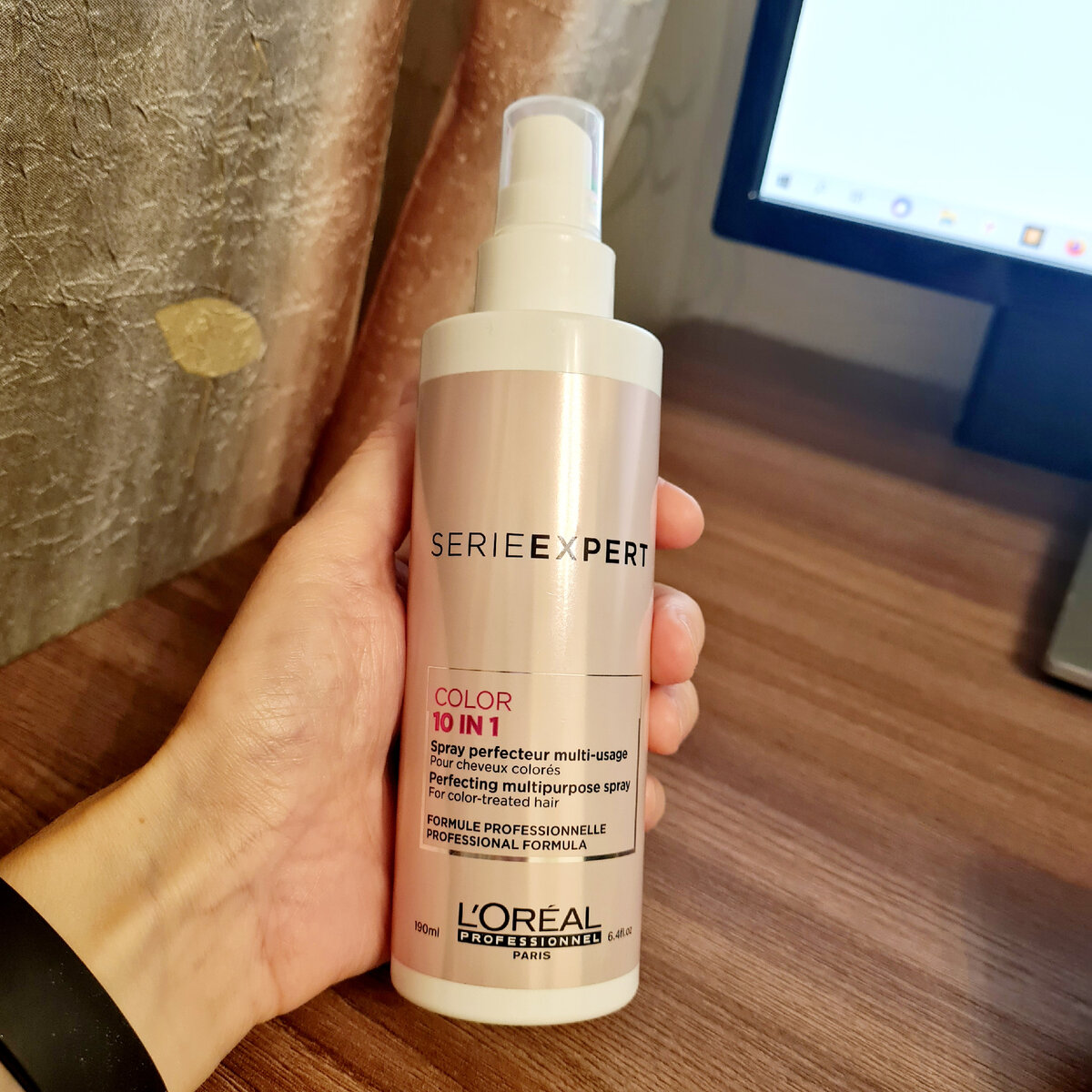 Фото автора. Так выглядит старый формат спрея 10 в 1 для окрашенных волос. Сейчас дизайн флакона поменялся.