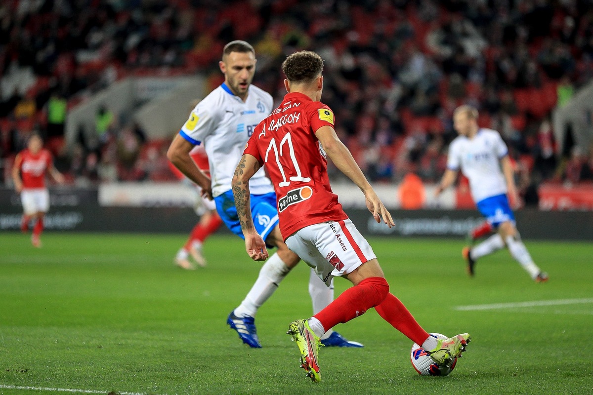 Джордан Ларссон старался в этой игре, но многое не получалось. Фото официального сайта ФК Спартак Москва.